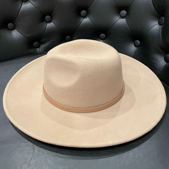 Michael Kors camel color felted wool fedora. - Picture 3 of 5